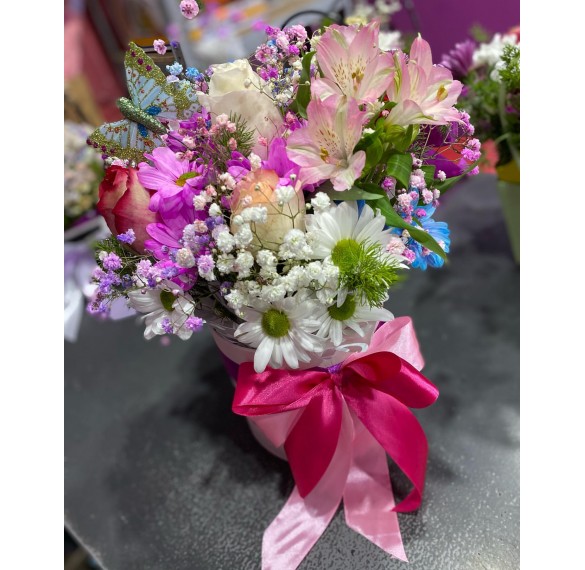 Цветы в шляпной коробке Монпасье
